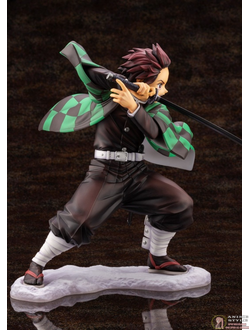 Фигурка 1/8  Тандзиро Камадо (Tanjirou Kamado)