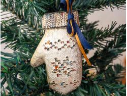 Елочная игрушка из гипса  "Варежка"