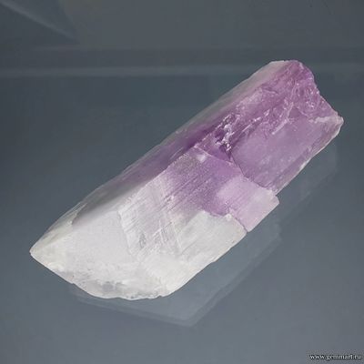 Кунцит (разн. сподумен). Афганистан. 84*35*27мм