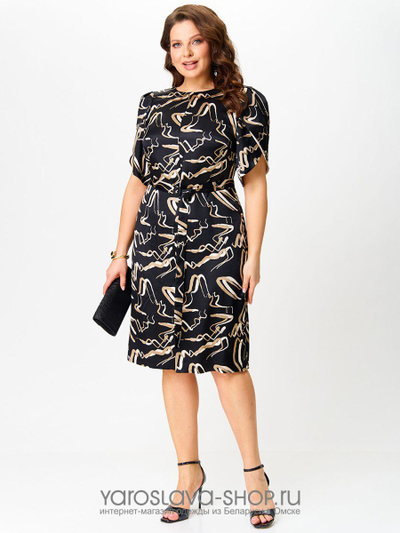 Женское платье прямого силуэта с абстрактным принтом