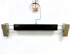 T88XB Вешалка черная деревянная с хром прищепкой