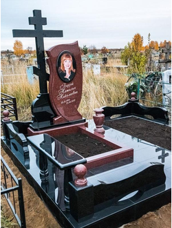 Женский памятник с крестом