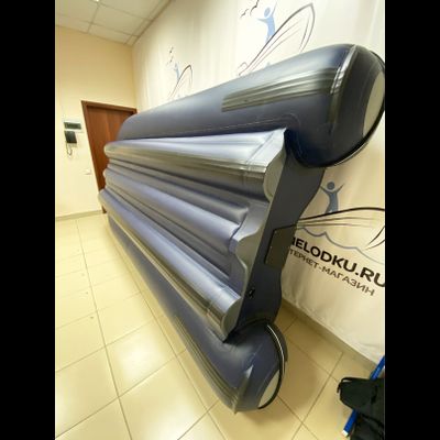 Моторная лодка REEF TRITON 400 S-MAX интегрированный фальшборт