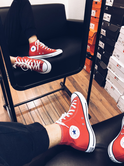 Кеды Converse All Star Красные на ногах фото
