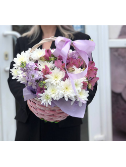 Цветы в корзине для учителя