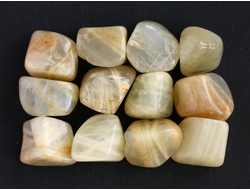 Лунный камень галтовка в ассортименте, Индия (25-35 мм, 11-15 г) №2496