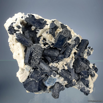 Друза кристаллов аквамарина (разн. берилл), шерла (разн. турмалина), на полевом шпате с кварцем. 160*100*70мм (ААА)