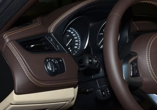 Перетяжка торпеды кожей в Москве | Цены в компании SRSNET