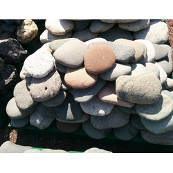 Галька плоская пестрая речная