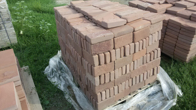 Брусчатка из камня, красная