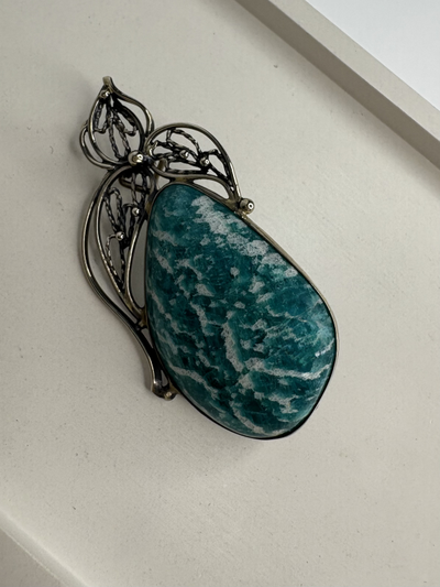 Броши с натуральными камнями в ассортименте