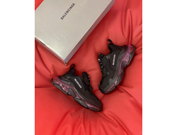 Кроссовки Balenciaga Triple S черные с фиолетовой подошвой в Астрахани