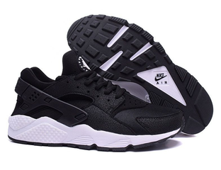 Nike huarache black with white sole on sale