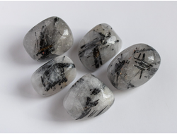 Кварц с черным турмалином (шерл) галтовка в ассортименте, Бразилия (27-32 мм, 17-21 г) №21385