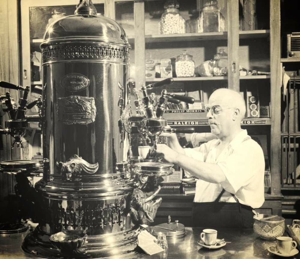 Фото: Луиджи Беццера - создатель первой эспрессо кофемашины и основатель компании Bezzera