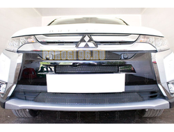 Защита радиатора Mitsubishi Outlander III 2015-2018 (3 части) black с парктроником и камерой PREMIUM