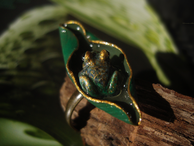 "После дождя", необычное кольцо с тропической лягушкой