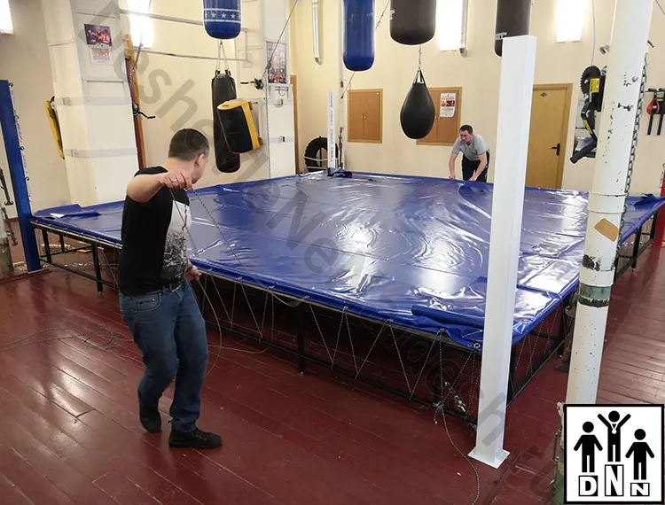 Монтаж ринга на помосте