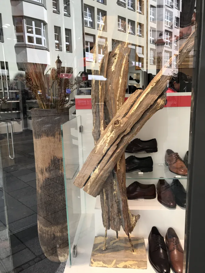 Декор витрины обувного магазина, Мюнхен, Германия.