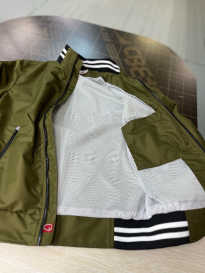 Укороченная ветровка с трикотажными манжетами