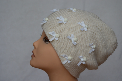 Белая шапка женская с бантиками Vizio Италия 4876