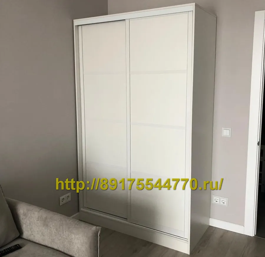 073 Шкаф-купе в спальне.

