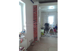 Укладка клинкерной плитки на стены.