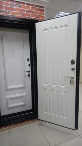 Металлическая входная дверь с терморазрывом "Норд" белый ясень