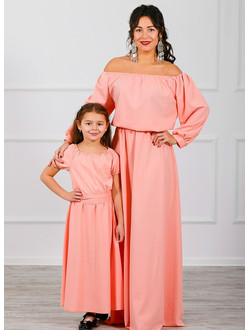 Пудровые одинаковые платья мама дочка