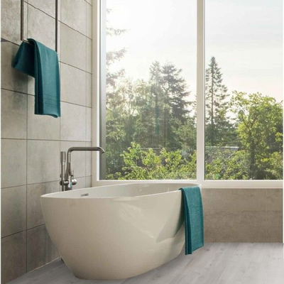 Ламинат Wineo Я создан, чтобы любить тебя в интерьере ванной