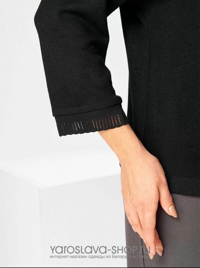 Женский 2-х предметный костюм, состоящий из  черного джемпера и юбки серого цвета