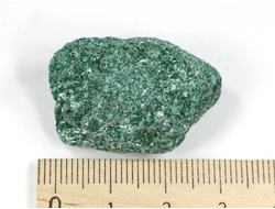 Фуксит, необработанный, Бразилия (32*20*14 мм, 13 г) №27938