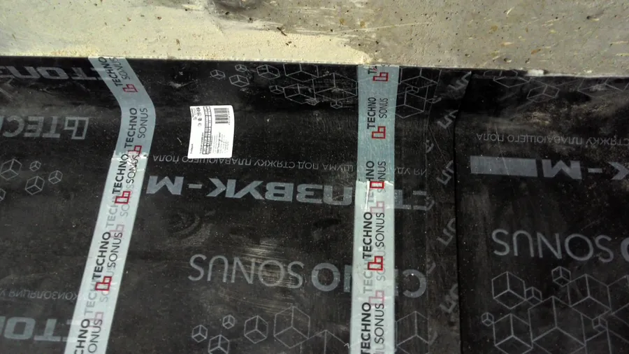 Проклейка стыков  самоклеящейся лентой "Звукоизол"