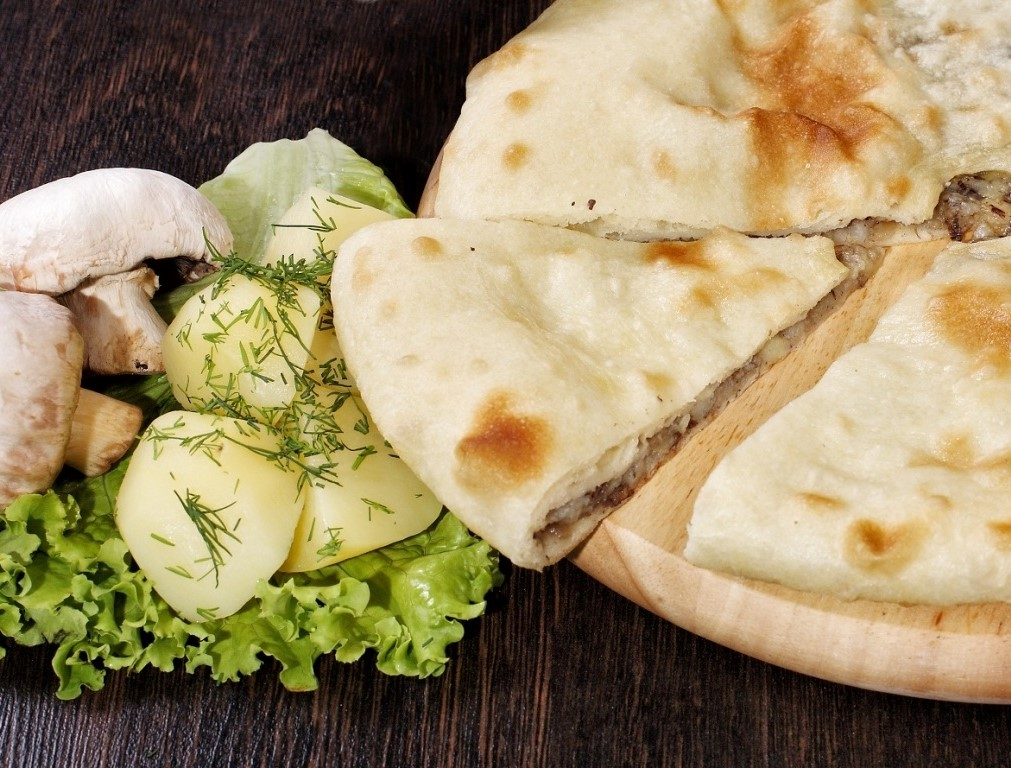 Осетинский пирог с картошкой и сыром
