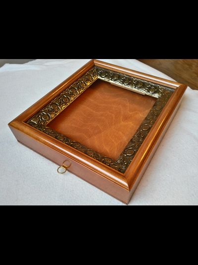 Киот деревянный с басменной рамой для иконы формата 17,5х21см.