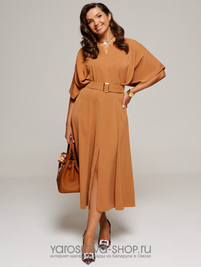 Женское платье из струящейся ткани цвета кэмел