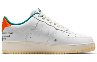 Белые кроссовки Nike Air Force 1 '07 LE Starfish  фото