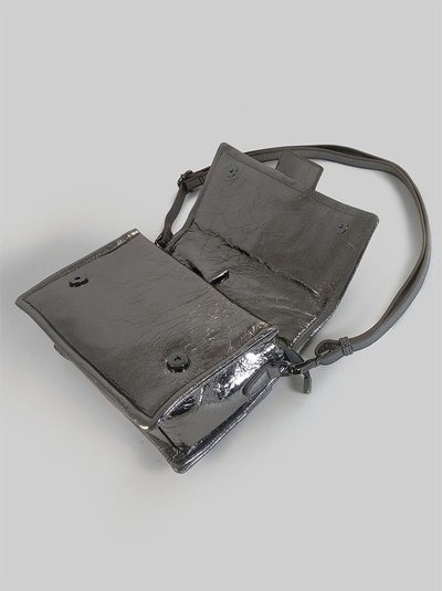 (АРТИКУЛ: 10059/0/5) СУМКА ЖЕНСКАЯ, НЕБОЛЬШАЯ, НАТУРАЛЬНАЯ КОЖА, ЦВЕТ "СЕРЕБРО" С СИЛЬНЫМ БЛЕСКОМ, С ПЛЕЧЕВЫМ РЕМНЕМ
