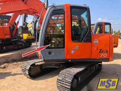 Стекло дверное нижнее левое на Hitachi ZX70lc, Hitachi ZX75lc