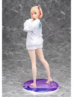 Фигурка 1/7 Тисато Нисикиги (Chisato Nishikigi Oversized Sweatshirt Ver.)