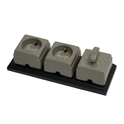 Ретро розетка из керамики Кром с заземлением, 16а. Серая глазурь