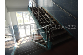 Биотехнологический лицей №21, рп. Кольцово, Кольцово пос, 30а. Лестничное ограждения из нержавеющей стали. Фото 4