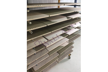 Панели после "малярки", готовы к упаковке и отправке! Мы отправляем заказы по всей России, а бережная упаковка помогает доставить заказ в целостности и сохранности и без единого скола и царапины.