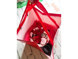 шляпная коробка со сладостями