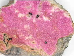 Кобальтокальцит, кристаллы на породе, Марокко (87*69*25 мм, 234 г) №28622