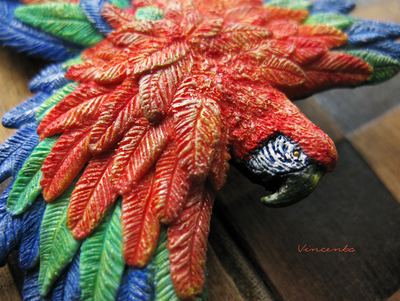 Брошь-птица "Ара, настоящий попугай" из термоглины с микробисером