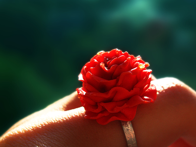 Волшебная роза с капельками росы. Необычное кольцо в виде розы из термоглины