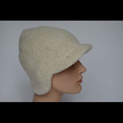 Вязаная жокейка с ушками женская зимняя Vizio Италия 9009 VU белая