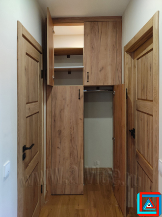 Шкаф встроенный с 2-мя парами распашных дверей
