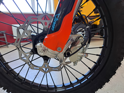 Regulmoto CROSSTREC 300 (2024)